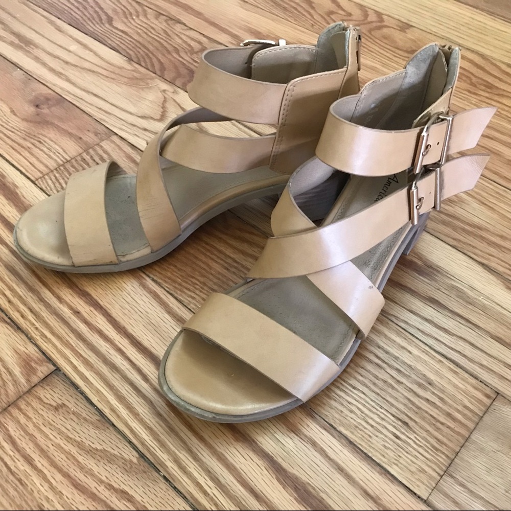 American Eagle Sandals size 7